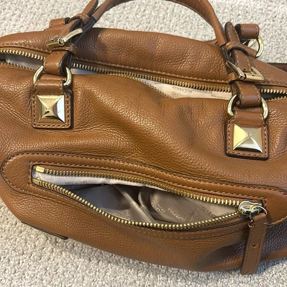 Michael Kors Pebbled Leather Brown Gold Tone Hardware - Picture 5 of 14